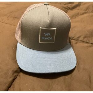 Men’s RVCA hat.
